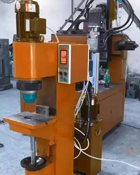 鉚接機(jī)廠家有哪些規(guī)格型號(hào)？